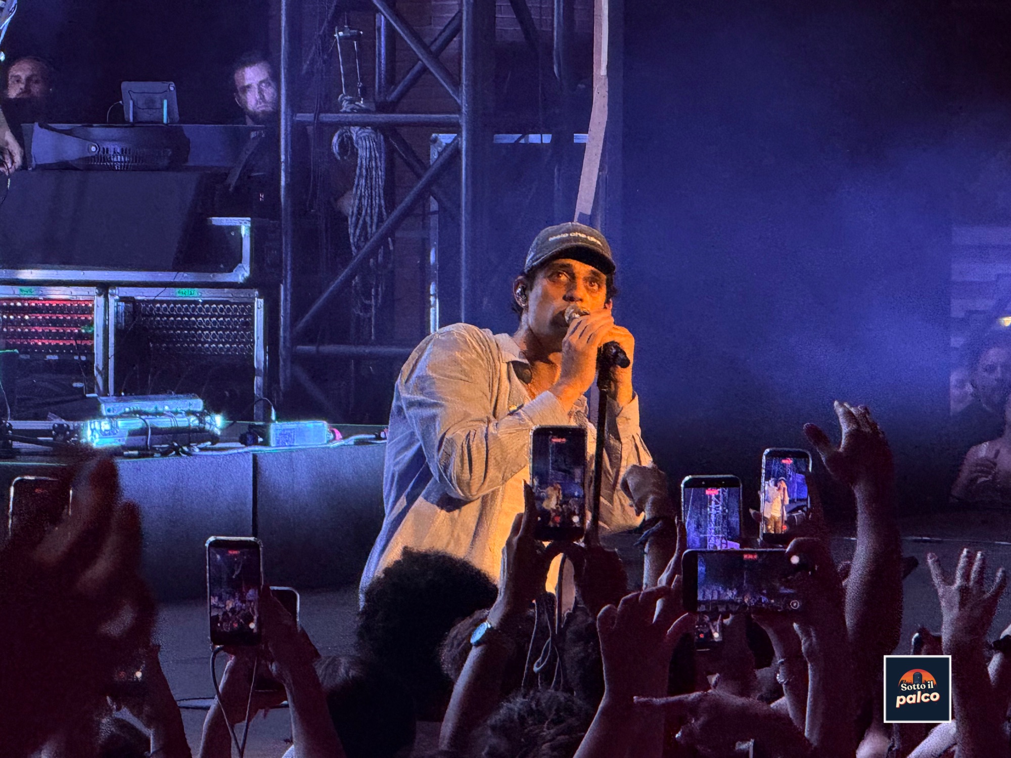 Bresh fa tappa al Roma Summer Fest: il cantautore genovese infiamma l’Auditorium